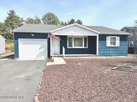 4 Rutland Dr, Toms River, NJ 08757