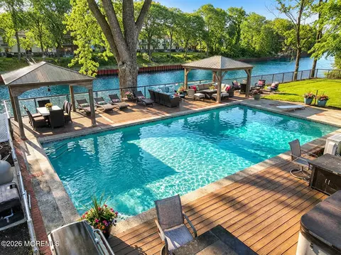 815 Hastings Ln, Point Pleasant, NJ 08742