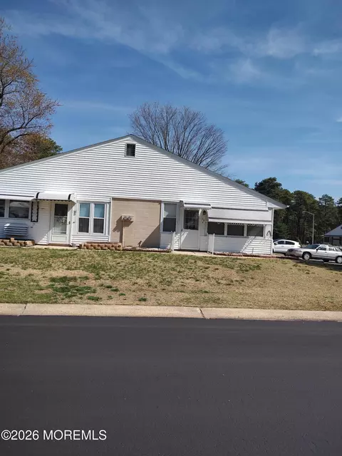 38 A Crestwood Pkwy #A, Manchester, NJ 08759