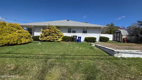 3 Newport Pl, Toms River, NJ 08753