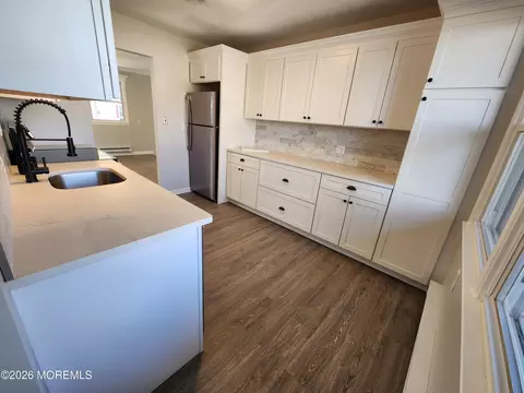 69 Chelsea Dr, Manchester, NJ 08759