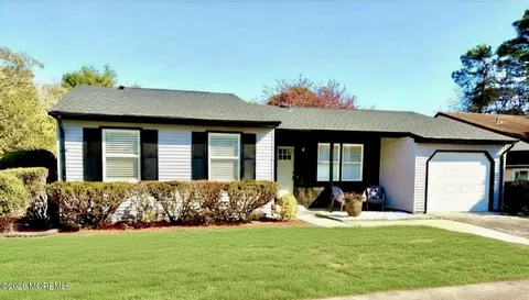 69 Chelsea Dr, Manchester, NJ 08759