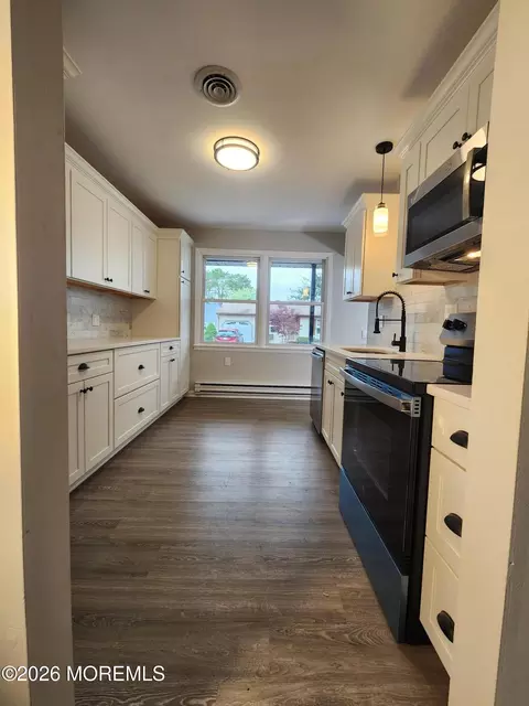 69 Chelsea Dr, Manchester, NJ 08759