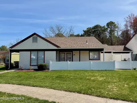 681 Huntington Dr # A, Manchester, NJ 08759