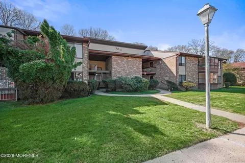 72 Overlook Way #E, Englishtown, NJ 07726