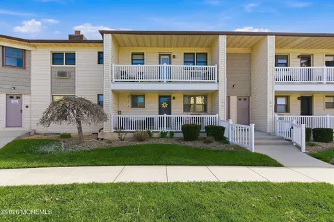 35 Wharfside Dr, Monmouth Beach, NJ 07750