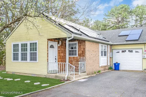 69 Sunset Rd #D, Whiting, NJ 08759