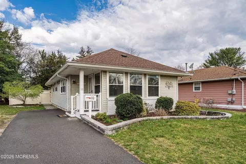 10 Acapulco Pl, Toms River, NJ 08753