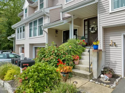 31 Mulberry Ct #C, Brielle, NJ 08730
