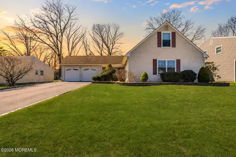 5 Berkshire Dr, Howell, NJ 07731