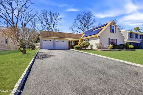 5 Berkshire Dr, Howell, NJ 07731