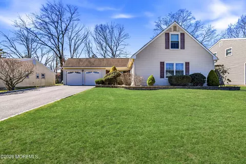 5 Berkshire Dr, Howell, NJ 07731
