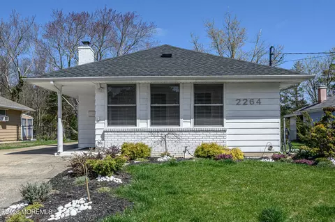 2264 Hovsons Blvd, Toms River, NJ 08753