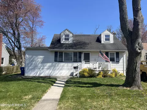 571 Hopping Rd, Belford, NJ 07718