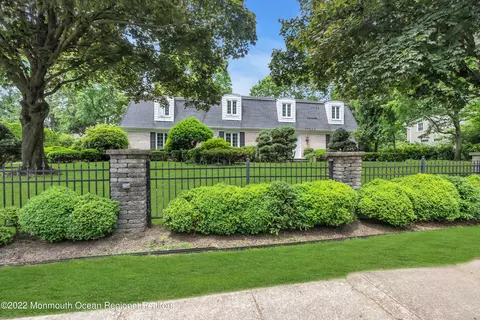 5 Mahoras Dr, Ocean, NJ 07712