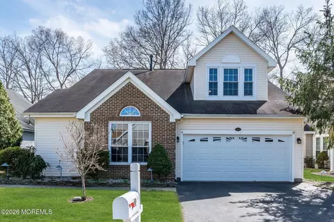 124 Sylvan Lake Blvd, Bayville, NJ 08721