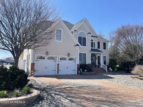 908 Shenandoah Dr, Forked River, NJ 08731