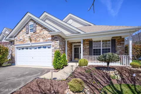 33 Cromwell Ln, Jackson, NJ 08527