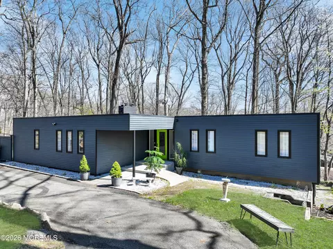 19 W Parkway Pl, Holmdel, NJ 07733