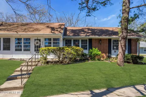 500 Thornbury Ct # B, Lakewood, NJ 08701