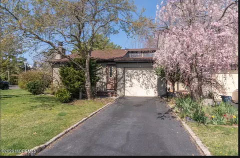 175 Penn Ct #120, Matawan, NJ 07747