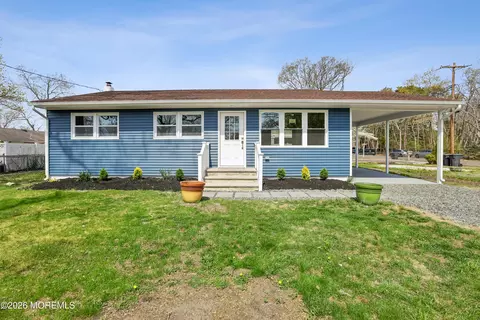 28 Gem Ave, Toms River, NJ 08755