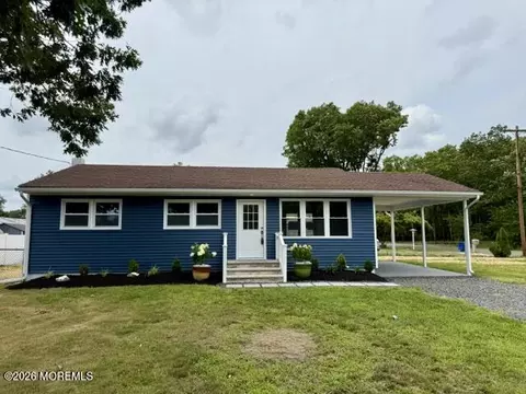 28 Gem Ave, Toms River, NJ 08755