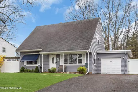 813 Raleigh Dr, Toms River, NJ 08753