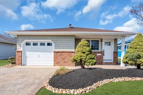 24 Frederiksted St, Toms River, NJ 08757