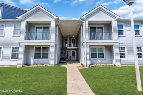 1213 Waters Edge Dr, Toms River, NJ 08753