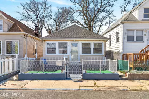 55 Pineview Ave, Keansburg, NJ 07734
