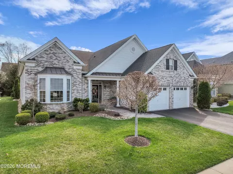 72 Masters Dr, Monroe, NJ 08831