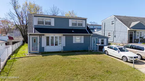 42 Kendall Dr, Parlin, NJ 08859