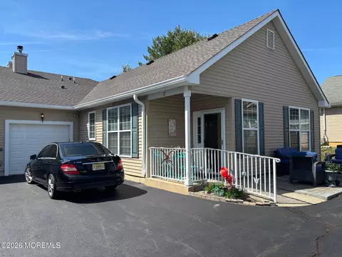 20 Winkle Ct, Whiting, NJ 08759