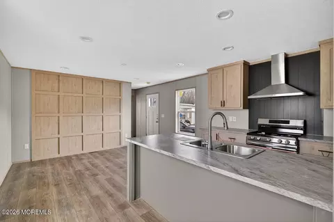 228 Maple St, Robbinsville, NJ 08691