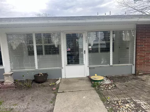 316 Coventry Ct #E, Lakewood, NJ 08701