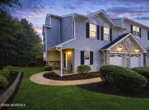 44 Rozalyn Ln, Laurence Harbor, NJ 08879