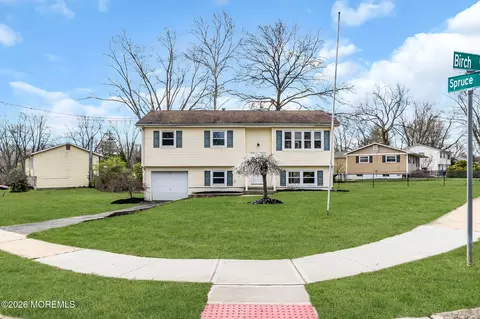 7 Spruce Ter, Jackson, NJ 08527