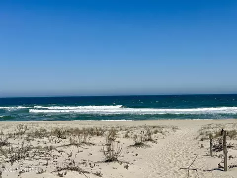 5 Windward Rd, Long Beach Township, NJ 08008