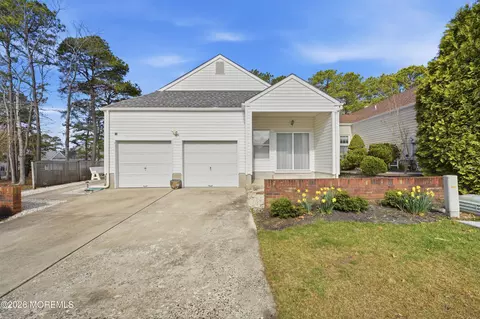 76 Summerhill Dr, Manahawkin, NJ 08050