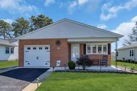 18 Encinitas Dr, Toms River, NJ 08757
