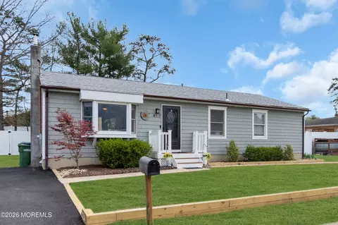 417 Anchor Ave, Beachwood, NJ 08722
