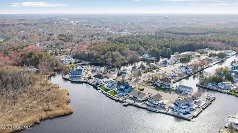 20 Dune Dr, Bayville, NJ 08721