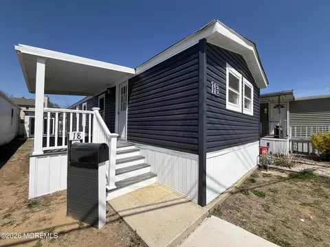 18 Mary Ann Ct, Keansburg, NJ 07734