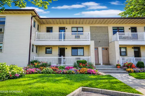63 Wharfside Dr, Monmouth Beach, NJ 07750