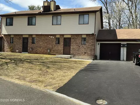 3 Peacock Pl, Howell, NJ 07731