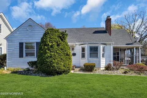 23 Spring St, Freehold, NJ 07728