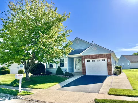 106 Chesterfield Ln, Toms River, NJ 08757