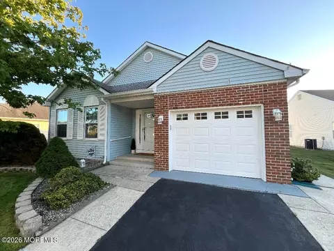106 Chesterfield Ln, Toms River, NJ 08757