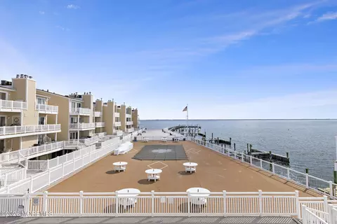 401 Bayshore Dr #2B, Barnegat, NJ 08005